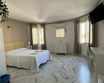 Hotel Avenida - Vélez-Málaga