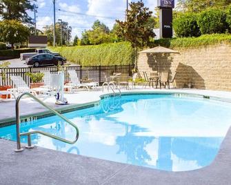 Sleep Inn & Suites Columbus - State University Area - קולומבוס - בריכה