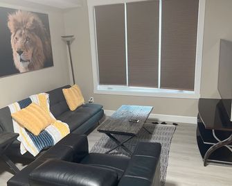 Home away from home - Prince George - Living room