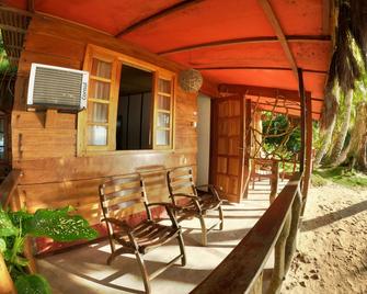 Cabanas Paraiso - Vila do Abraao - פטיו