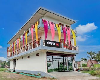Hotel O Kashvi Inn & Cafe - Lakhīmpur - Building