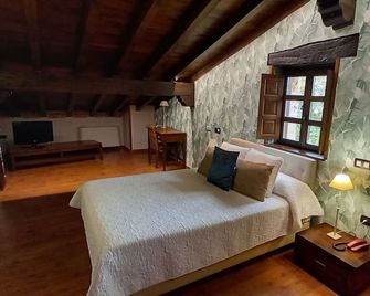 La Casona de Revolgo - Santillana del Mar - Makuuhuone