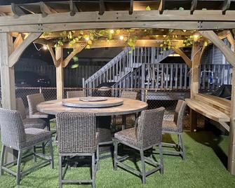 Cozy Family Vacation 2 bedroom apartment in Seaside Heights #446. - Seaside Heights - Patio