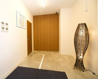 Airport Inn Naha Asahibashi Station - Hostel - Naha - Couloir