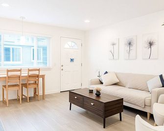 Safe 2br Apt W/ Ac/Washer/Dryer/Ev On 1f-Sunnyvale - Sunnyvale - Living room