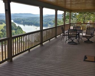 Calico Rock Cabin-406 Calico St 302 Chessmond Ferry Rd viewing the White River - Calico Rock - Balcony