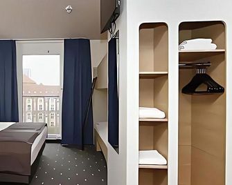 B&B Hotel Berlin-Alexanderplatz - Berlin - Bedroom
