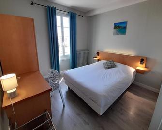 Hôtel de France - Saintes - Bedroom