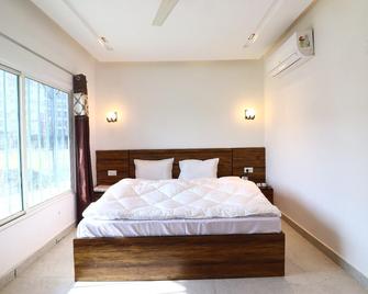 Vrinda Resort By Dcrest - Vrindavan - Bedroom
