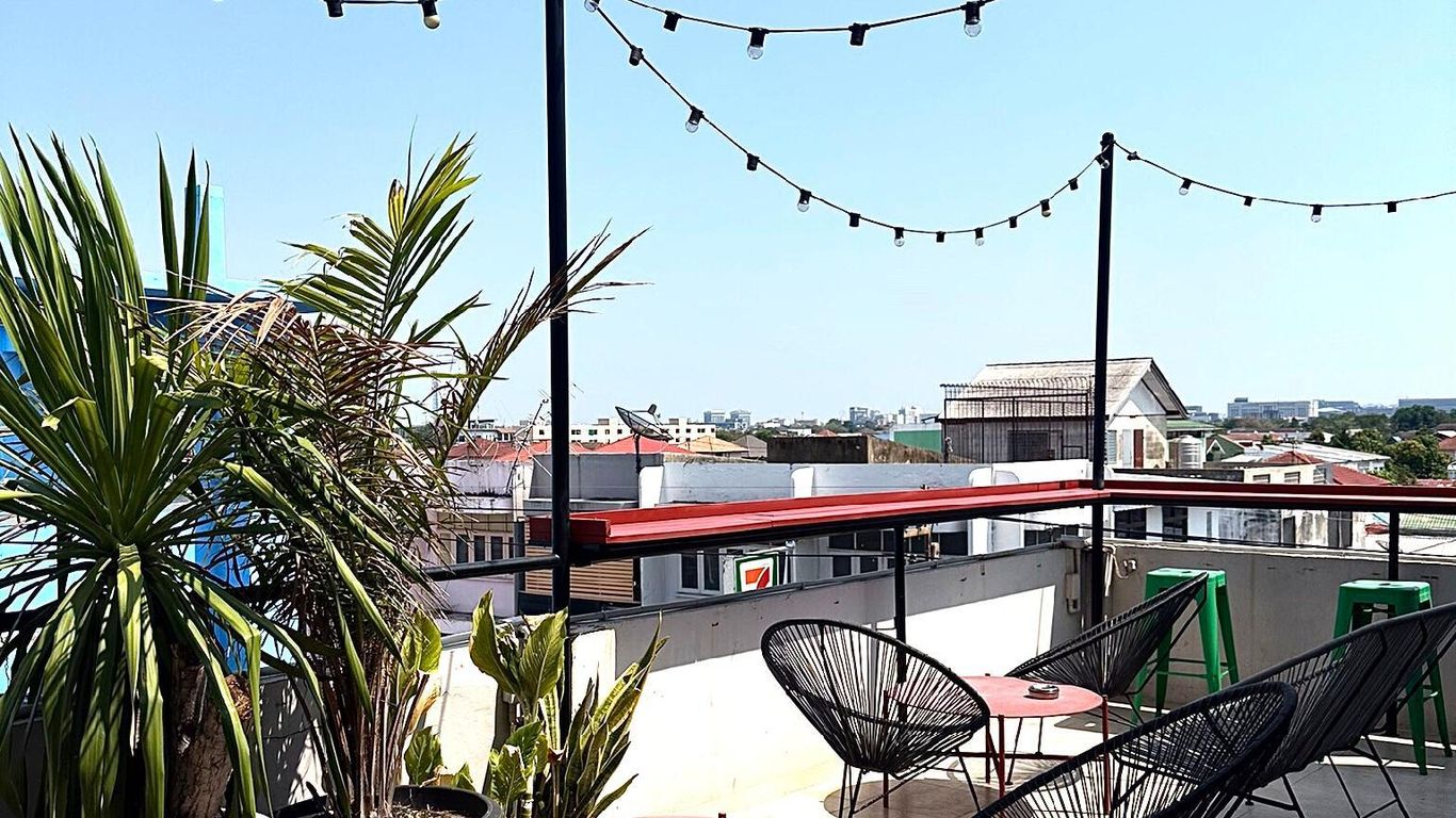 เบจ พอชเทล - โฮสเทล