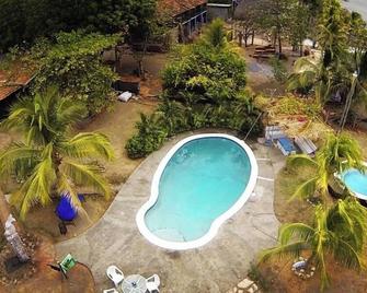 Somar Surf camp & Lodge - León - Piscina