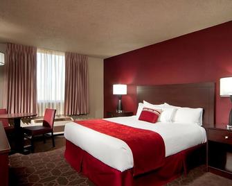 Sedona Pool View King Non Smoking Room at Edgewater Casino Resort - Laughlin - Slaapkamer