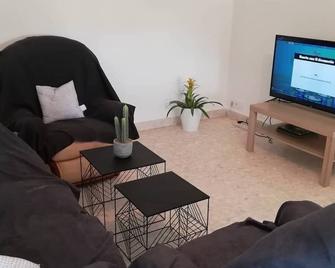 2 New Apartments in residence in Orsan for 11 people - Orsan - Sala de estar