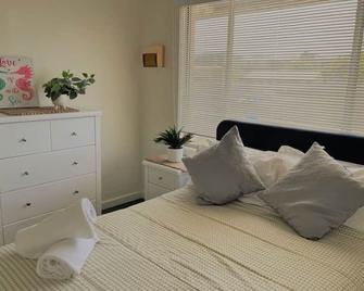 Esperance Little Units 2 - Esperance