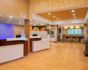 Fairfield Inn & Suites by Marriott Bridgewater Branchburg/Somerville - Branchburg - Front desk
