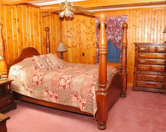 Wooded rural country estate near Lake Shelbyville and Illinois Amish country - Mattoon - Bedroom