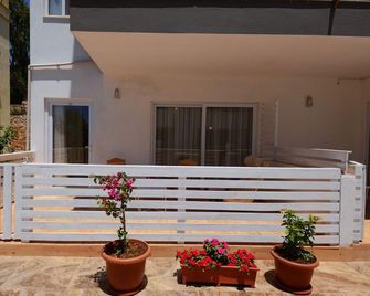 Neruda Hotel - קלקאן - מרפסת