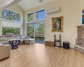 Cozy Modern Camelback House - Tannersville - Salon