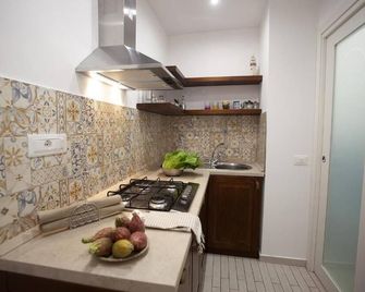 La Nina with balcony - Tropea - Kitchen