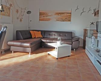 Modern vacation apartment with south-facing balcony, direct beach location - Juliusruh - Wohnzimmer