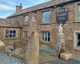 2-Bed Apartment near Buxton Outstanding Location - Buxton - Building