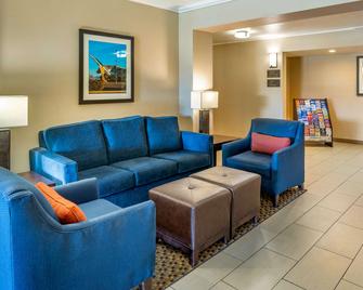 Comfort Inn & Suites Lancaster - Lancaster - Lobby