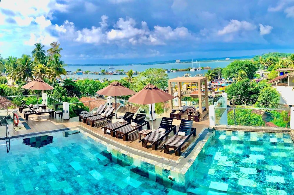 Emerald Bay Resort Mirissa - Mirissa - בריכה