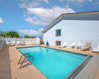 Quality Inn Los Lunas - Albuquerque South - Los Lunas - Zwembad