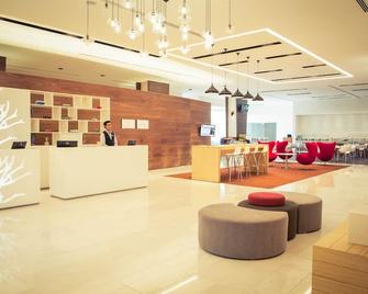 Fiesta Inn Plaza Central Aeropuerto - Mexico City - Lobby