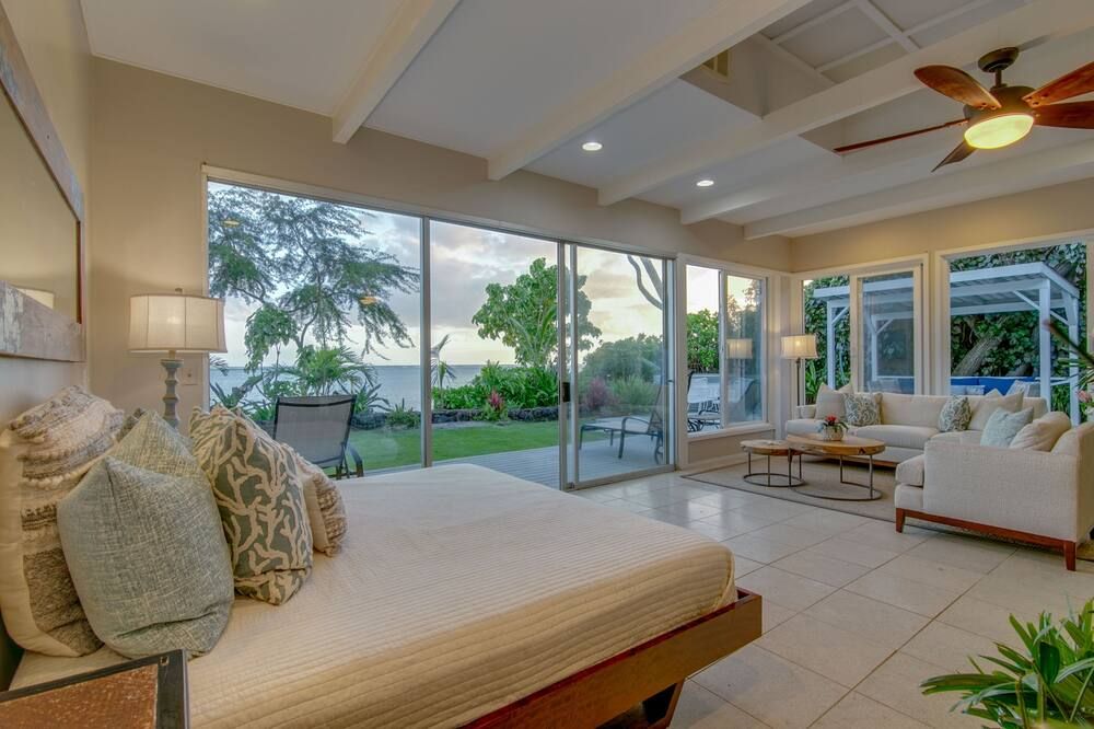 Beachfront | Hot Tub | A/C | Bbq | Honolulu |5-7 Night Stays Permitted - Honolulu - Bedroom