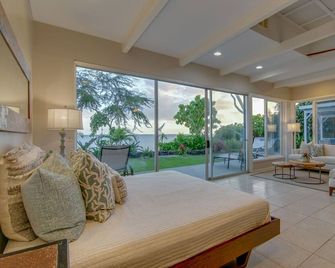 Beachfront | Hot Tub | A/C | Bbq | Honolulu |5-7 Night Stays Permitted - Honolulu - Bedroom