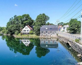 Serene Waterfront Studio in Downtown Portsmouth - Portsmouth - Building