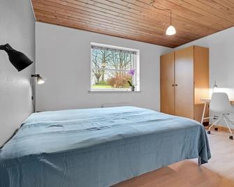 Amazing home in Nrre Alslev with 3 Bedrooms and WiFi - Nørre Alslev - Camera da letto