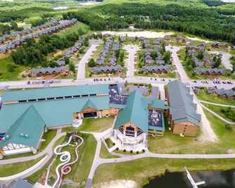 Three Bears Waterpark Resort Near Tomah, Ascend Collection Hotel - Warrens - Edificio