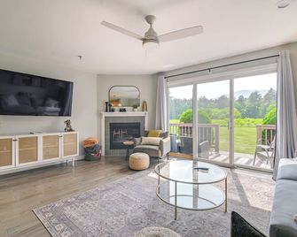 Near Storyland! Family-Friendly Gem with Heated Pool - North Conway - Wohnzimmer