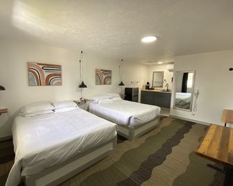2 Queen Beds Near Silverwood Theme Park | Room 8 - Athol