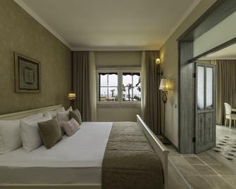 Alacati Beach Resort - Alacati - Bedroom