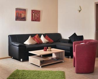 2 bedroom stunning home in Arzfeld - Arzfeld - Sala de estar