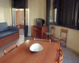 Villa Anita Apartments - Capo d'Orlando - Comedor