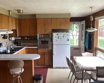 Massena, house on St. Lawrence River - perfect for Anglers! - Massena - Kitchen