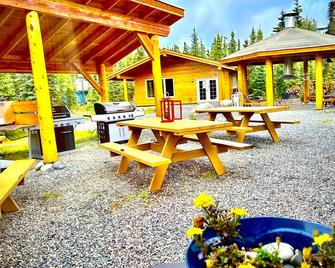 Salmon Catcher Lodge - Kenai - Patio