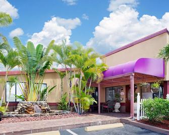 Knights Inn Port Charlotte - Port Charlotte - Building