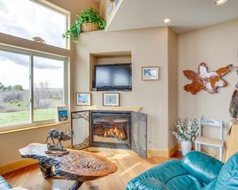 Norwood Home on 36 Acres: Hunting, Fishing & More! - Norwood - Sala de estar