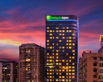 Holiday Inn Express Macau City Centre By IHG - Macau - Building
