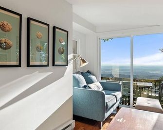 Rebels Rest - Cabin with Enchanting Sunset Views! - Harpers Ferry - Living room