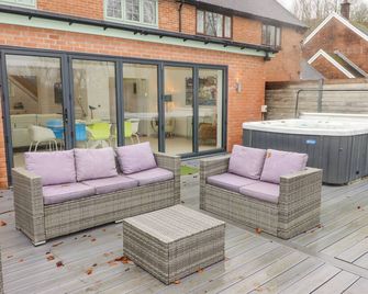 Hiraeth - Merthyr Tydfil - Patio