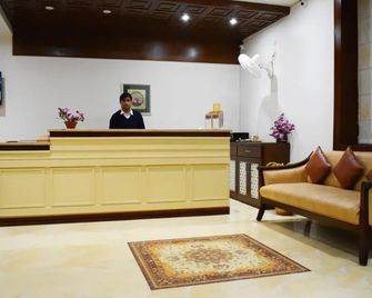 Green View by Green Tree Hotels - Rishikesh - Recepció