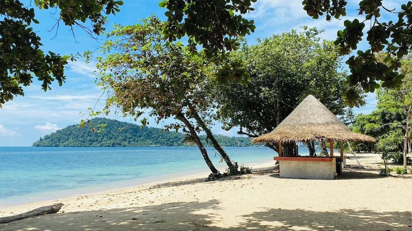 The Tropical Beach Resort