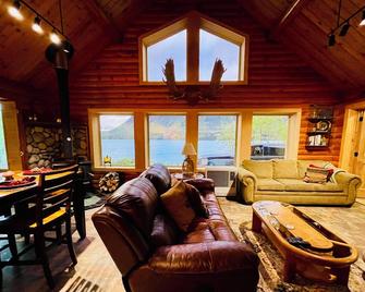 Beautiful View from our Lakefront Log Cabin - Cooper Landing - Living room