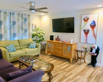 Quiet, Modern Gem K & Q Beds Less Than 2 Miles To Mohegan Sun Casino - Norwich - Sala de estar
